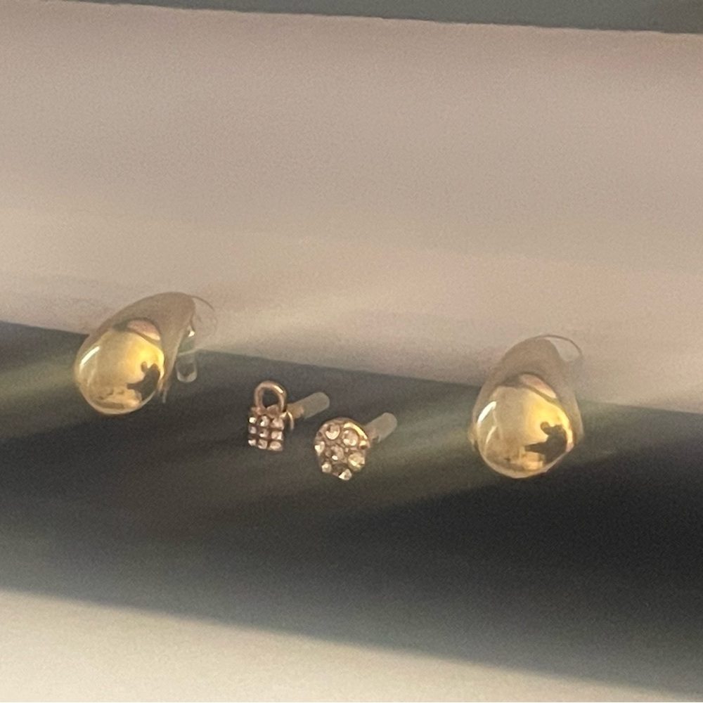 Elegant Gold Stud/Hoop Earrings Set